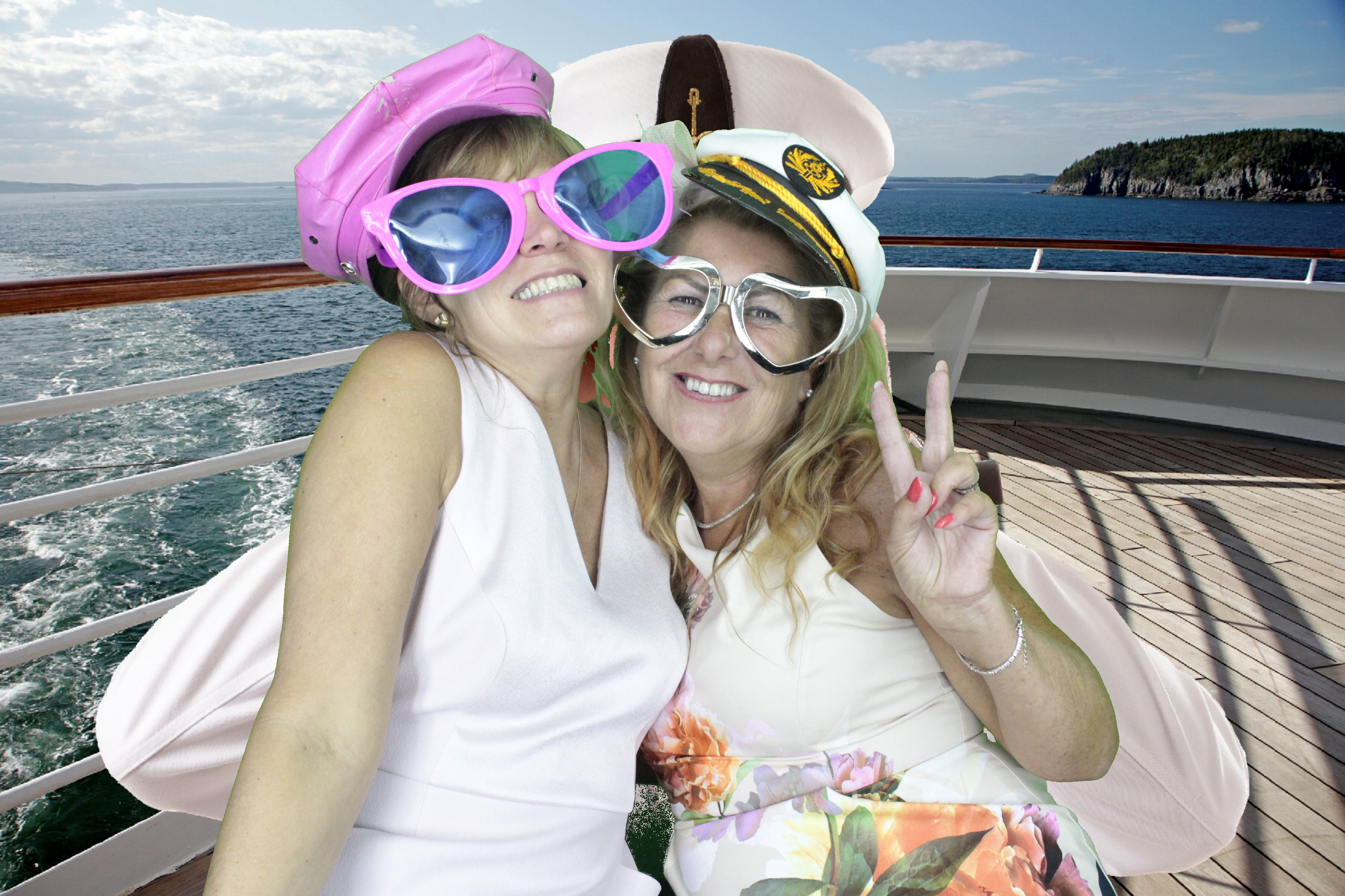 Mr & Mrs Hillier | View more photos from the event at gallery.myphotoboothexperience.co.uk/u/MyPhotoBoothExperienceLtd/Mr-Mrs-Hillier